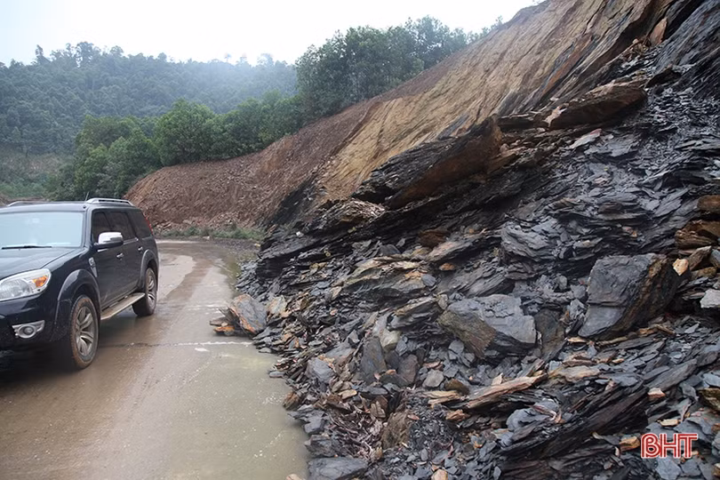 Nhanh chóng khắc phục các điểm sạt lở, đảm bảo an toàn cho người dân