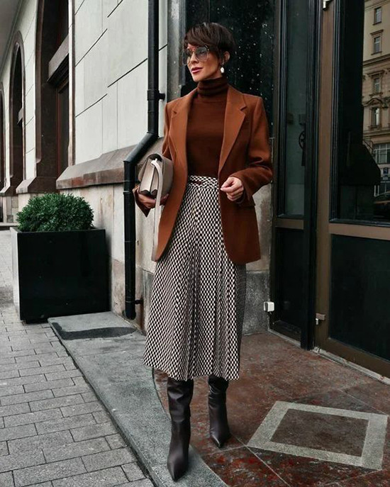 Phối áo blazer cùng chân váy đẹp hoàn hảo cho mùa lạnh