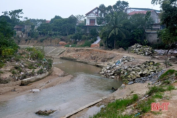 Kè Bình Lạng sạt lở, tiềm ẩn nguy cơ mất an toàn
