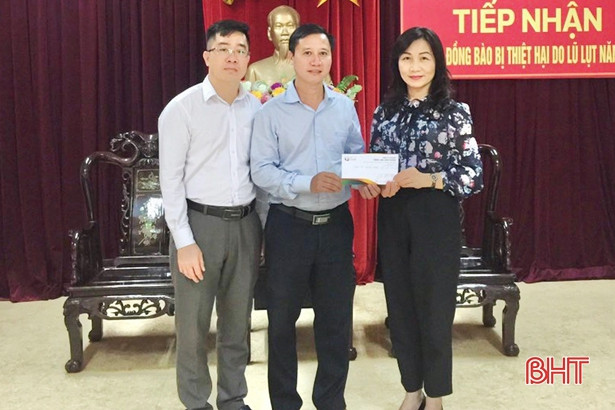 Người dân Hà Tĩnh tiếp tục nhận nhiều sự ủng hộ khắc phục hậu quả mưa lũ