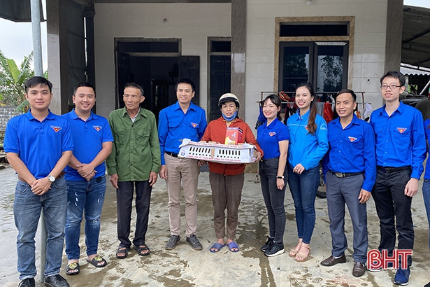 5.000 con gà giống của BIDV Việt Nam đến với thiếu nhi vùng lũ Hà Tĩnh