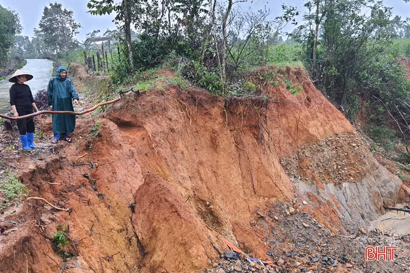 Đá “bất thình lình” rớt, cầu “liêu xiêu” trên nhiều tuyến giao thông ở Kỳ Anh