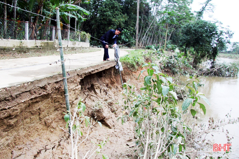 Sạt lở bờ sông uy hiếp khu dân cư ở huyện miền núi Hà Tĩnh