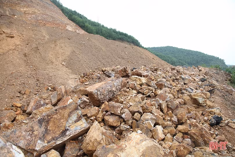 Nhanh chóng khắc phục các điểm sạt lở, đảm bảo an toàn cho người dân