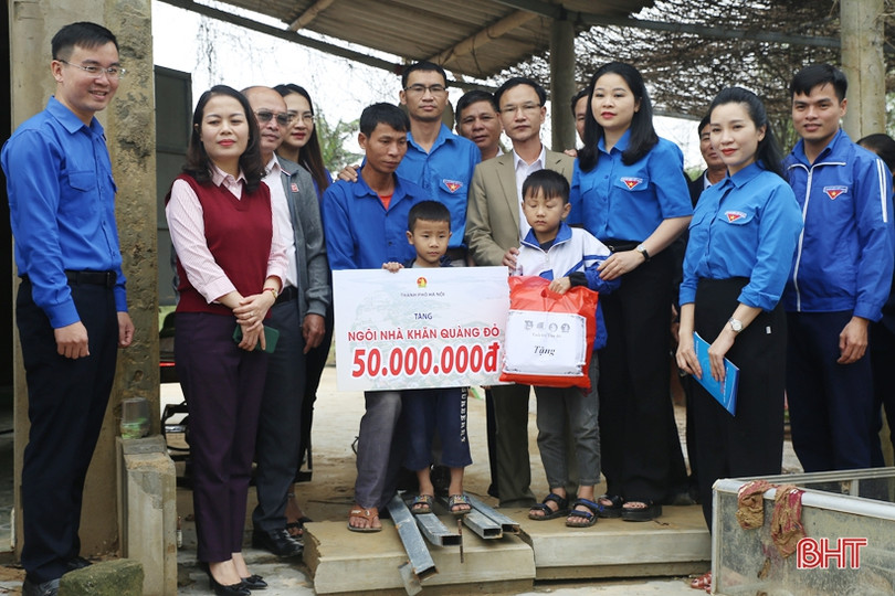 Tuổi trẻ Hà Nội, Bình Dương hỗ trợ Nhân dân Hà Tĩnh gần 1,4 tỷ đồng