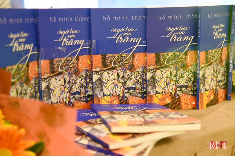 Cô giáo Hà Tĩnh dành số tiền ra mắt tập thơ mới để hỗ trợ học sinh nghèo vùng lũ