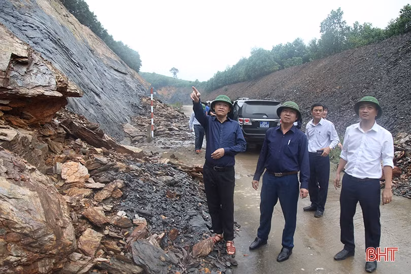 Nhanh chóng khắc phục các điểm sạt lở, đảm bảo an toàn cho người dân