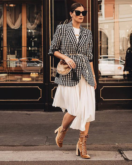 Phối áo blazer cùng chân váy đẹp hoàn hảo cho mùa lạnh