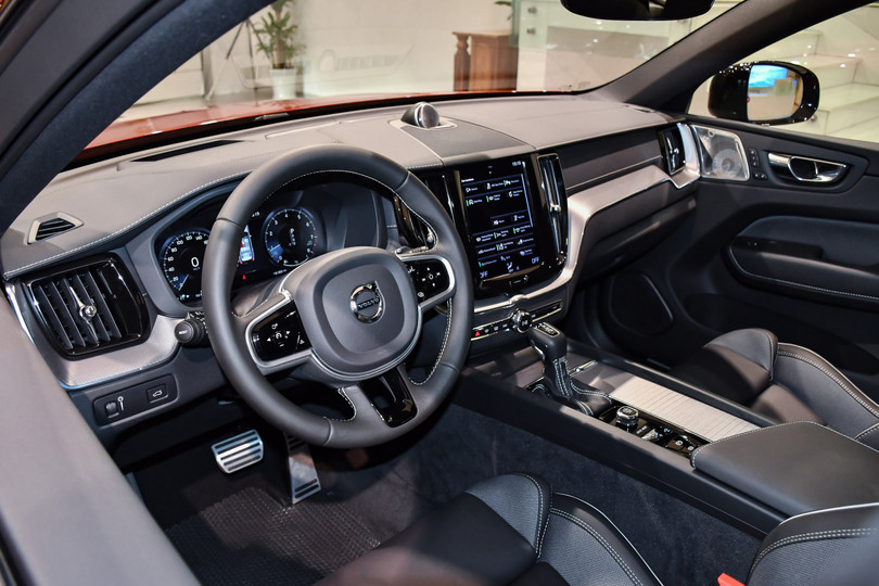 Các mẫu SUV hạng sang khoảng 2 tỷ đồng mới được ra mắt tại Việt Nam