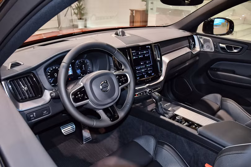 Các mẫu SUV hạng sang khoảng 2 tỷ đồng mới được ra mắt tại Việt Nam