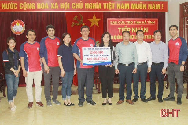 Người dân Hà Tĩnh tiếp tục nhận nhiều sự ủng hộ khắc phục hậu quả mưa lũ