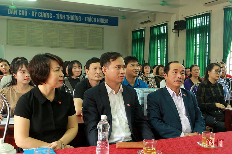 Đại học Vinh hỗ trợ 265 triệu đồng cho các cơ sở giáo dục ở Hà Tĩnh bị ảnh hưởng lũ lụt