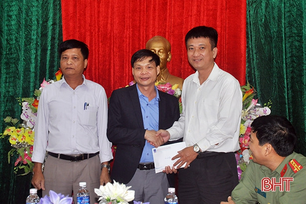 Hơn 300 triệu đồng đến với người dân vùng lũ Hương Khê