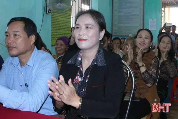 Người dân huyện miền núi Hà Tĩnh vui ngày hội đại đoàn kết toàn dân