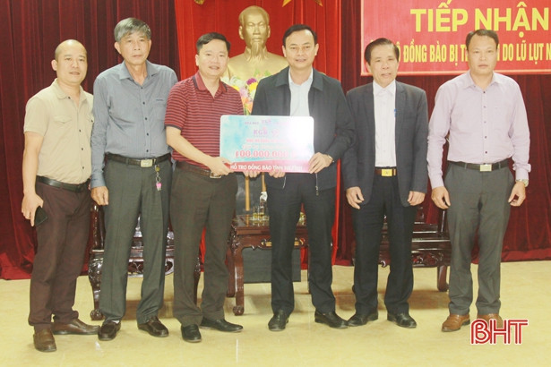 Hơn 2.800 tổ chức, cá nhân chung tay cùng Hà Tĩnh khắc phục hậu quả mưa lũ