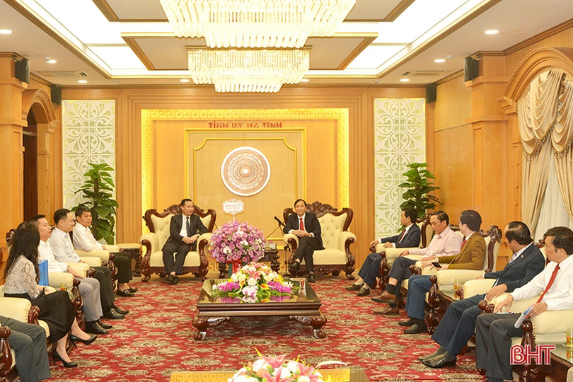 Đại học Vinh hỗ trợ 265 triệu đồng cho các cơ sở giáo dục ở Hà Tĩnh bị ảnh hưởng lũ lụt