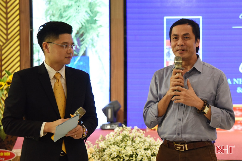 Cô giáo Hà Tĩnh dành số tiền ra mắt tập thơ mới để hỗ trợ học sinh nghèo vùng lũ