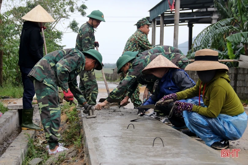 Hơn 1.500 cán bộ, chiến sĩ và người dân Kỳ Nam ra quân làm nông thôn mới