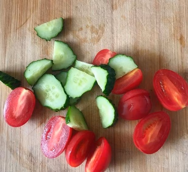 Chỉ mất 10 phút đã có ngay món salad thập cẩm màu sắc lại đủ chất, không lo tăng cân!