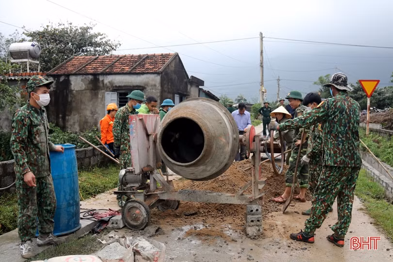 Hơn 1.500 cán bộ, chiến sĩ và người dân Kỳ Nam ra quân làm nông thôn mới