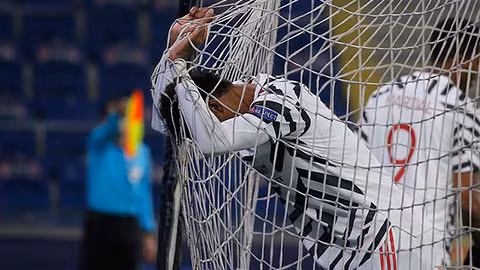 M.U đã phản bội lại quy tắc của Sir Alex