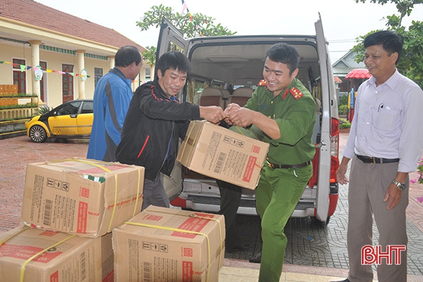 Hơn 300 triệu đồng đến với người dân vùng lũ Hương Khê