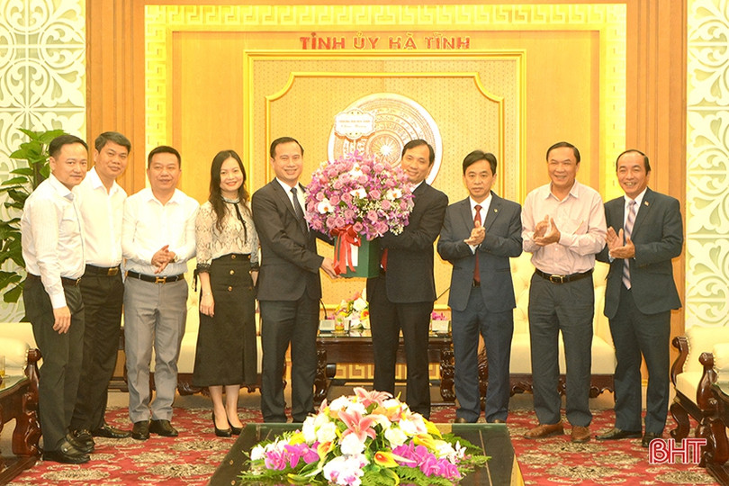 Đại học Vinh hỗ trợ 265 triệu đồng cho các cơ sở giáo dục ở Hà Tĩnh bị ảnh hưởng lũ lụt