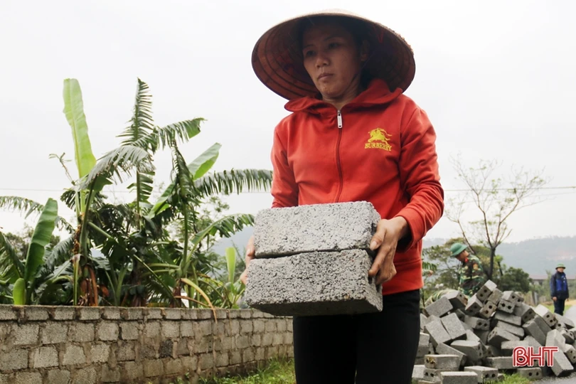 Hơn 1.500 cán bộ, chiến sĩ và người dân Kỳ Nam ra quân làm nông thôn mới