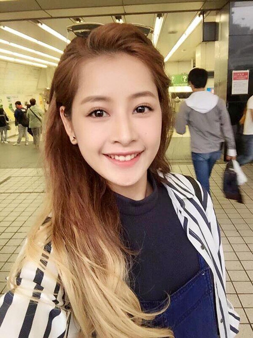 Chi Pu cũng thường chỉ viền mắt lẩn thật mảnh và chuốt mascara.