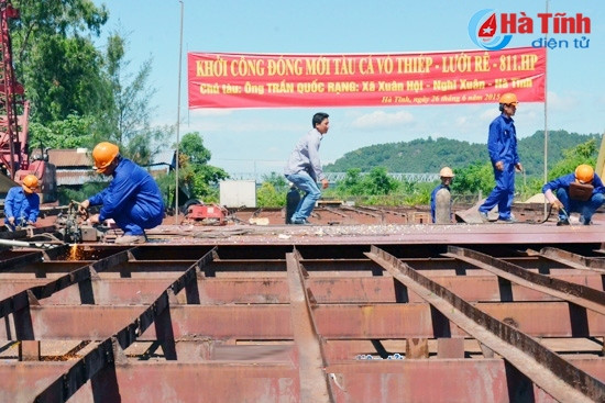 Khi ngư dân vươn khơi, bám biển ảnh 2