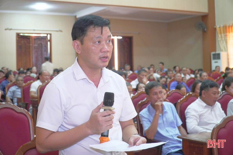 Ông Phạm Quốc Đạt - Phó Chủ tịch UBND xã Can Lộc kiến nghị về hoàn thiện các quy định trong hoạt động của chính quyền 2 cấp, cũng như chế độ phụ cấp cho cán bộ xã, phường. Ông Phạm Quốc Đạt - Phó Chủ tịch UBND xã Can Lộc kiến nghị về hoàn thiện các quy định trong hoạt động của chính quyền 2 cấp, cũng như chế độ phụ cấp cho cán bộ xã, phường.