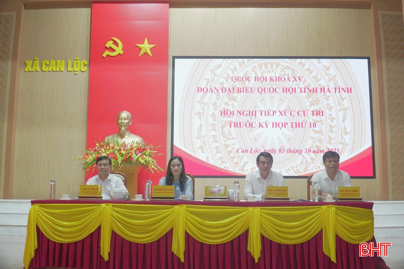 Chủ trì hội nghị tiếp xúc cử tri. Chủ trì hội nghị tiếp xúc cử tri.