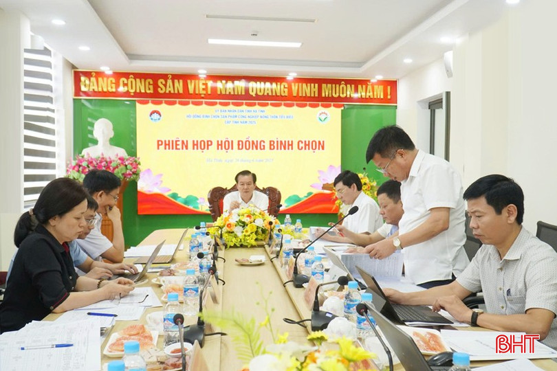 Toàn cảnh phiên họp Hội đồng bình chọn sản phẩm công nghiệp nông thôn tiêu biểu 2025. bqbht_br_dt-z6743288586762-277a7ec09b0214fdad3958021819b9bf.jpg