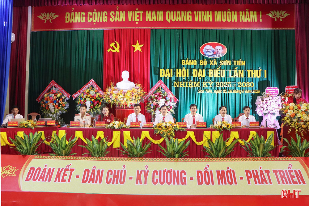 Đoàn chủ tịch điều hành đại hội. Đoàn chủ tịch điều hành đại hội.