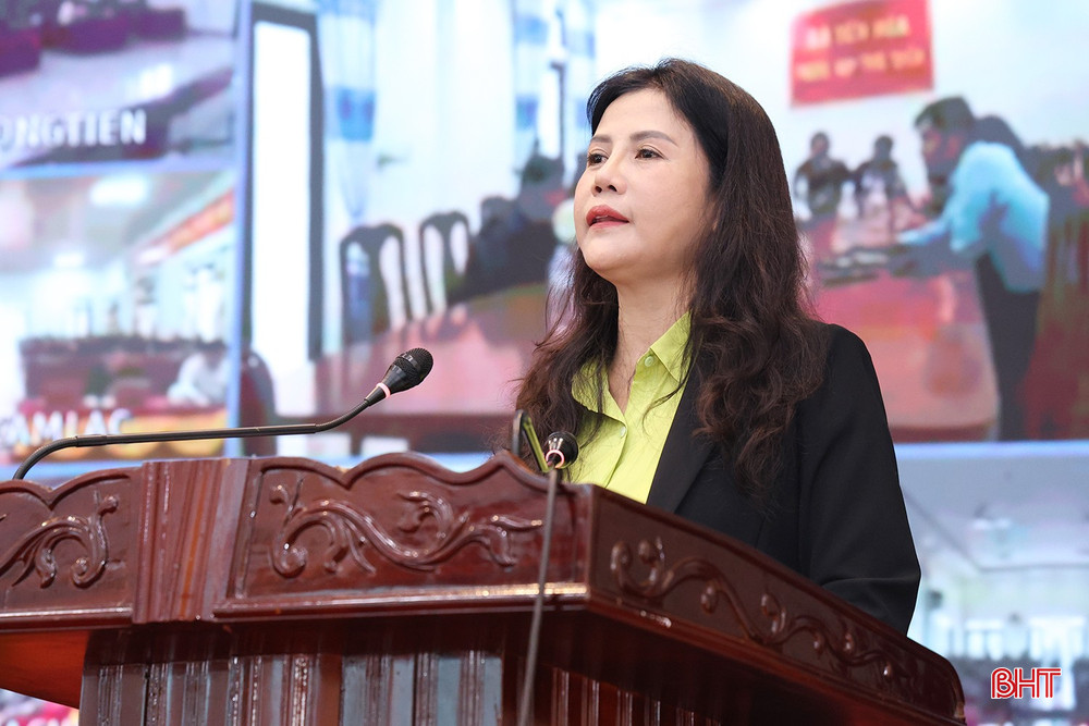 Bà Nguyễn Thị Hạnh - Giám đốc HTX Dịch vụ chế biến nông sản Hạnh Cường trình bày chương trình hành động.