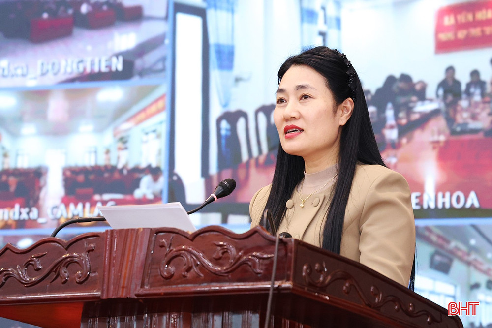 Bà Nguyễn Thị Việt Hà - Phó Chủ tịch HĐND tỉnh Hà Tĩnh trình bày chương trình hành động.