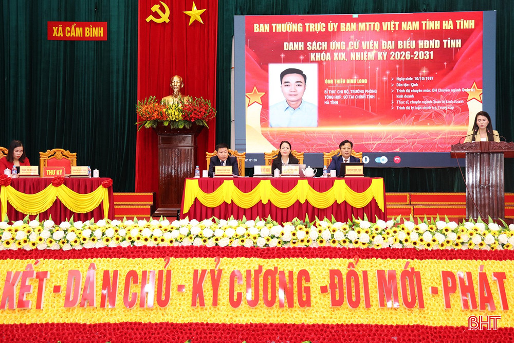 Hội nghị thông qua danh sách, tiểu sử tóm tắt của các ứng cử viên.