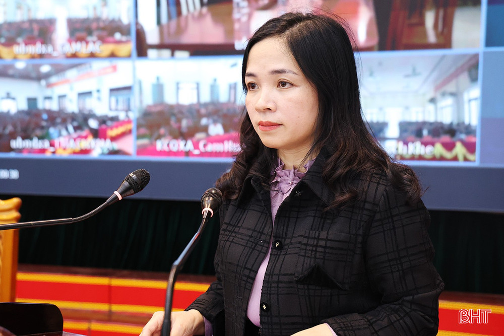Bà Trương Thị Liên - Văn phòng Đoàn ĐBQH và HĐND tỉnh Hà Tĩnh trình bày chương trình hành động.