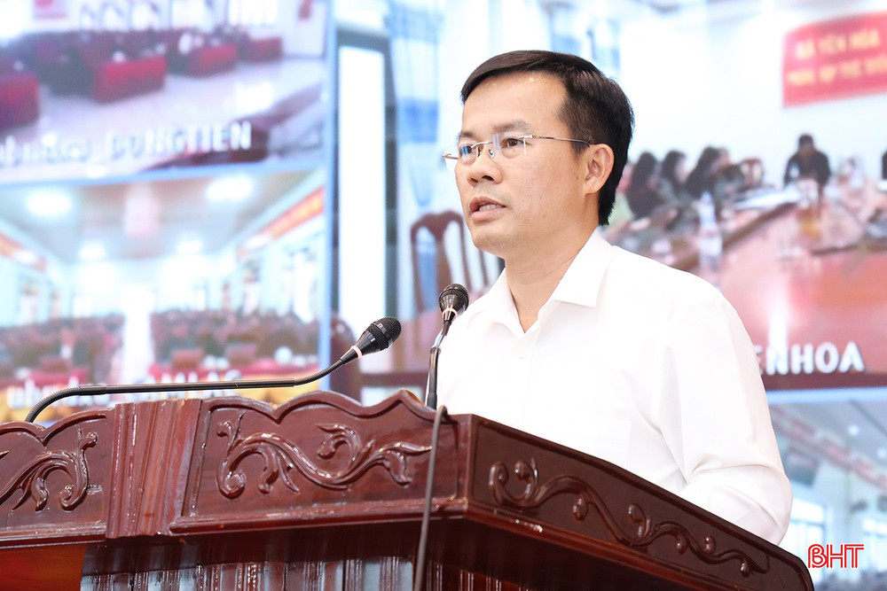 Ông Nguyễn Tùng Lĩnh - Phó Chủ tịch Hội Liên hiệp VHNT tỉnh Hà Tĩnh trình bày chương trình hành động.