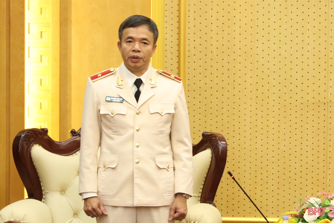 Lãnh đạo tỉnh Hà Tĩnh chúc mừng Thiếu tướng Nguyễn Tiến Nam