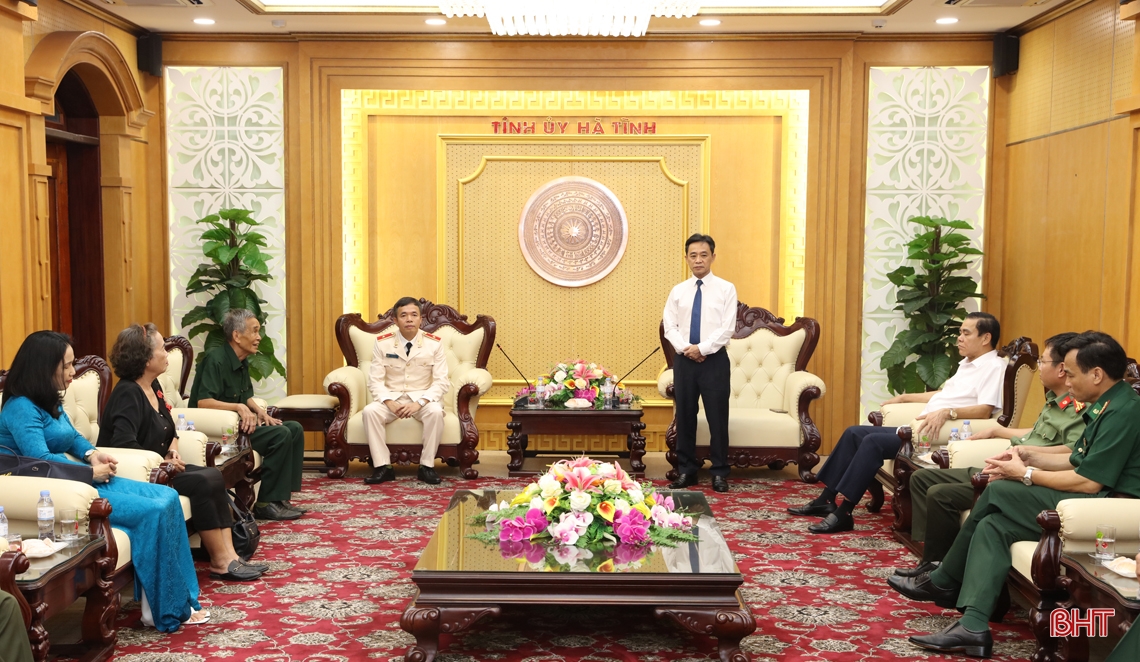 Lãnh đạo tỉnh Hà Tĩnh chúc mừng Thiếu tướng Nguyễn Tiến Nam