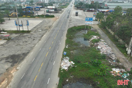 Tuyến tránh thành phố Hà Tĩnh cũ thành điểm tập kết rác thải