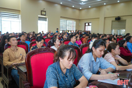 Phổ biến chính sách thuế và quản lý thuế cho hơn 230 hộ kinh doanh