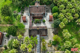 Khám phá ngôi miếu cổ nằm trong vườn cọ hơn 100 tuổi