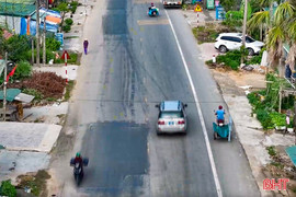 Vạch kẻ đường mờ "đánh đố" người tham gia giao thông