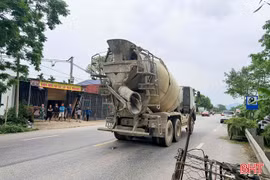  Va chạm với xe bồn, người phụ nữ đi xe máy tử vong 