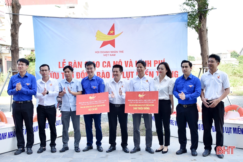 Gần 40 tỷ đồng ủng hộ đồng bào Hà Tĩnh bị ảnh hưởng lũ lụt ảnh 11 Gần 40 tỷ đồng ủng hộ đồng bào Hà Tĩnh bị ảnh hưởng lũ lụt