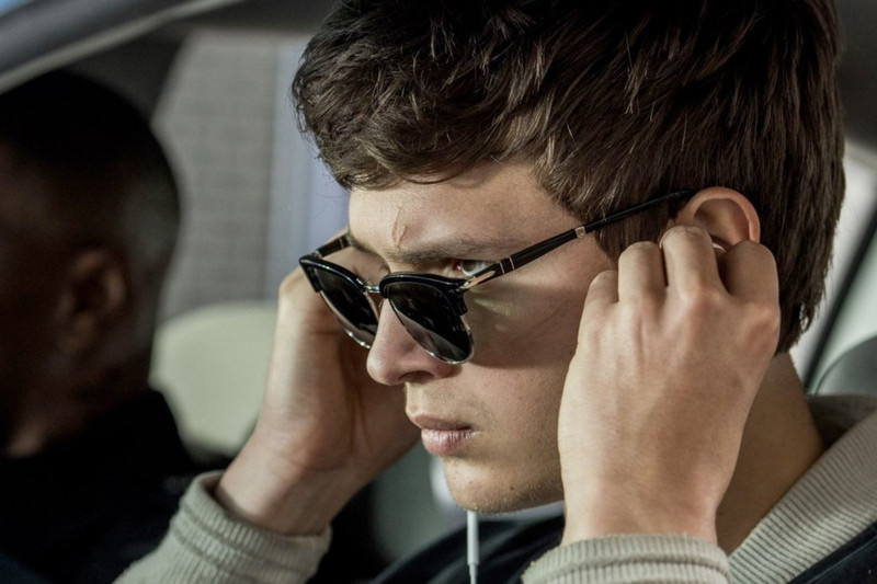 Baby Driver - 28/6: Một trong những ẩn số của mùa hè năm nay là tác phẩm hài - hành động của đạo diễn nổi tiếng Edgar Wright. Nhân vật chính trong Baby Driver là Baby (Ansel Elgort) - chàng thanh niên chuyên cầm lái trong các phi vụ trộm táo tợn và làm việc theo điệu nhạc. Nhưng cuộc gặp gỡ với một cô gái xinh đẹp (Lily James) khiến cậu muốn rút lui khỏi chốn giang hồ, bất chấp việc bị lũ xã hội đen ngăn cản. Ảnh: Sony. 20 phim bom tan khong the bo qua trong mua he 2017