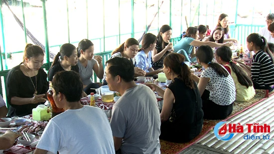 muc nhay vung ang hap dan thuc khach muon phuong