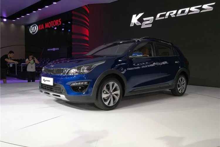 kia ra mat k2 cross moi chot gia gan 300 trieu dong